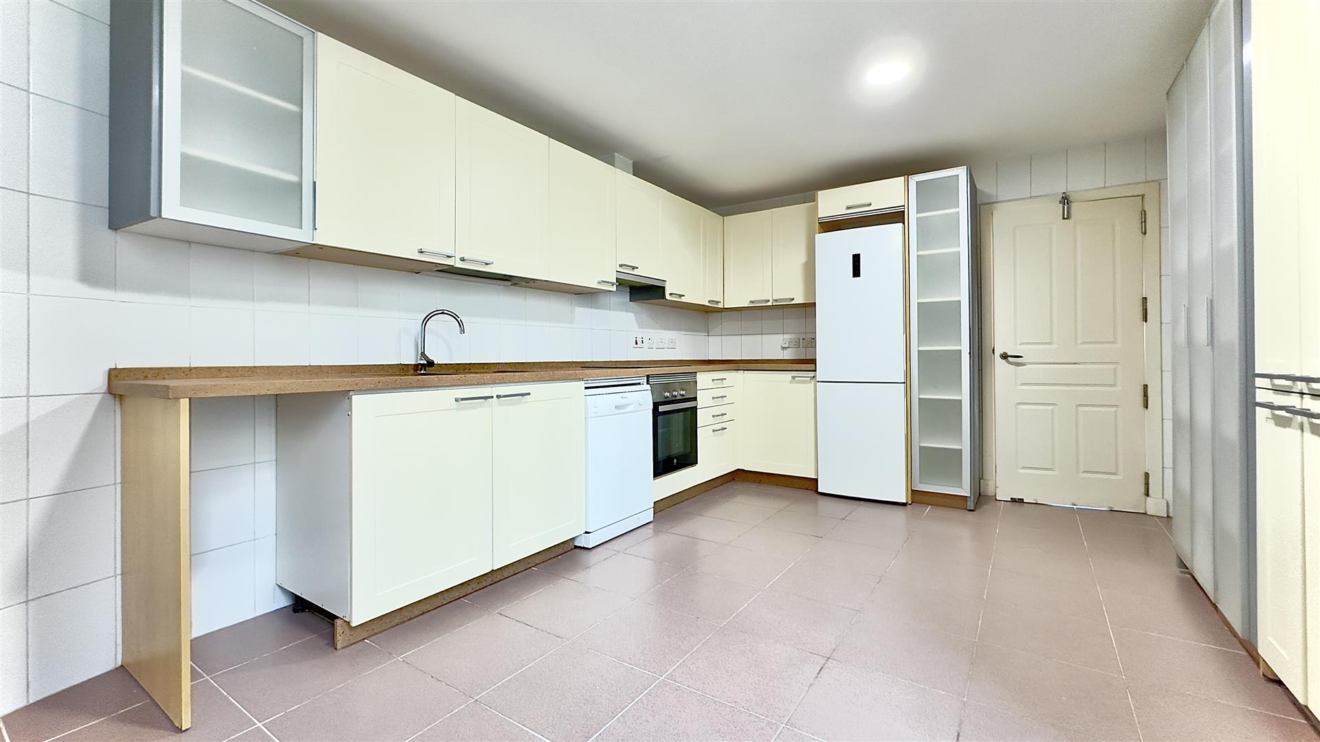 Image of Apartment - 4 Bedrooms - 2 Bathrooms for Sale in Europlaza-Gibraltar, Image 18